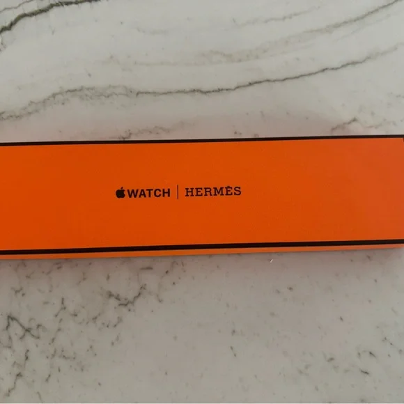 Apple Watch Hermès - 42mm Noir/Écru Toile H Single Tour NEW - Picture 2 of 9